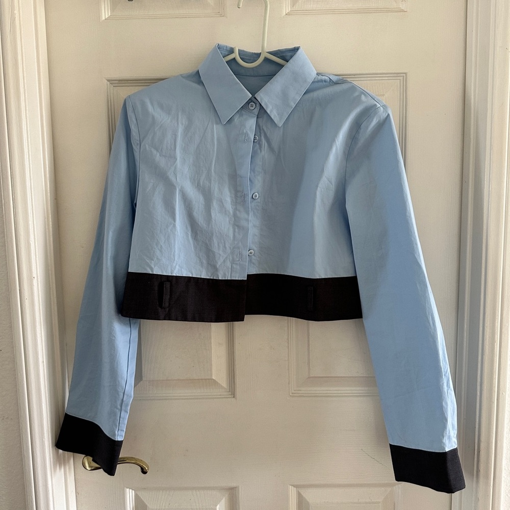 Cute color matching cropped blue blouse